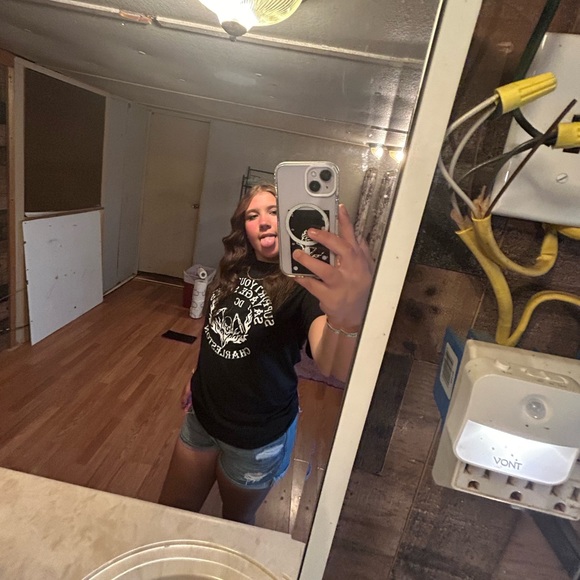 Meet your Posher, Alyssa - Picture 1 of 1